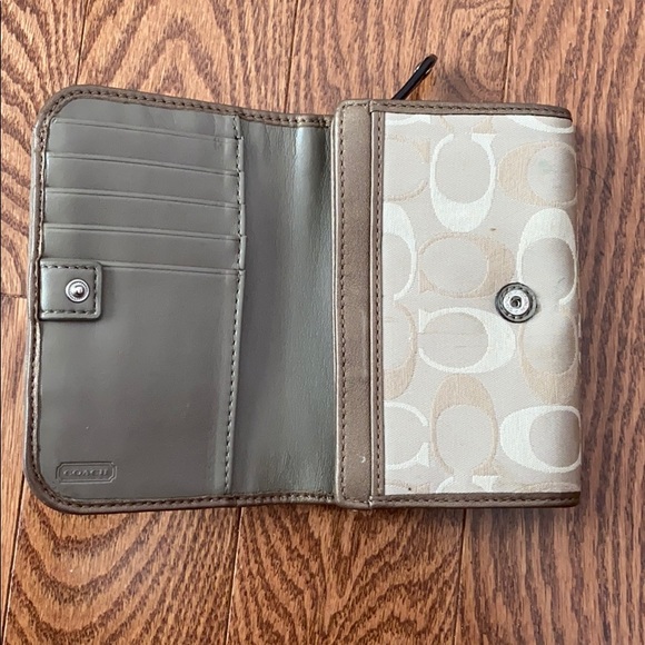 Coach Wallet - Picture 3 of 4
